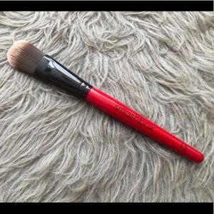 Smashbox #13 Red Handle Foundation Brush